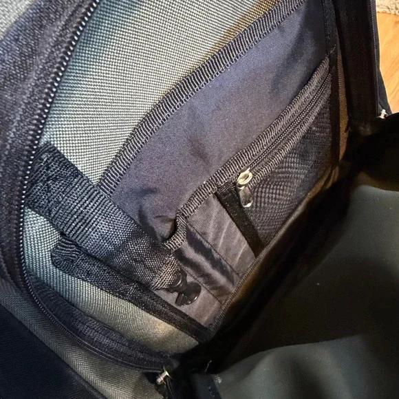 Y2K Jeep Rolling Backpack Travel Bag Olive Green Black 20 Inch Carry On Luggage - Picture 10 of 13